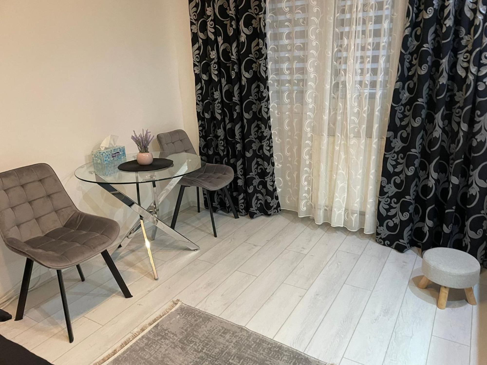 Fancy Studio Arena Nationala Bukarest Eksteriør billede