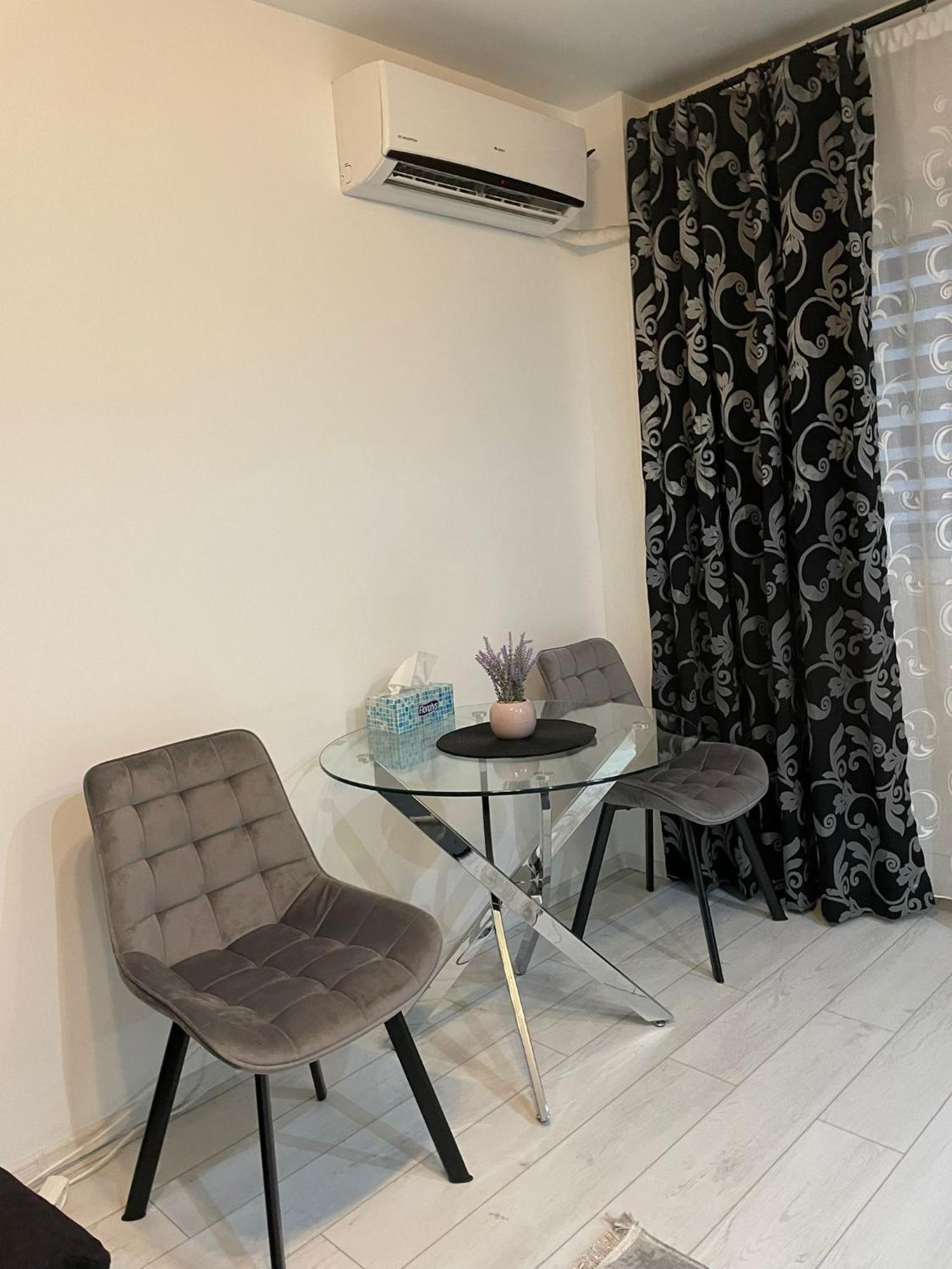 Fancy Studio Arena Nationala Bukarest Eksteriør billede